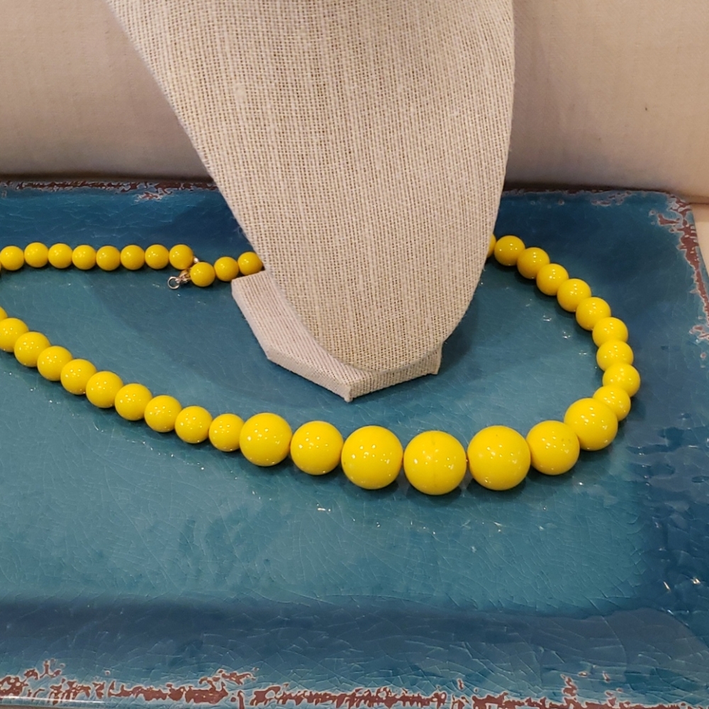 Yellow large bead necklace 💛